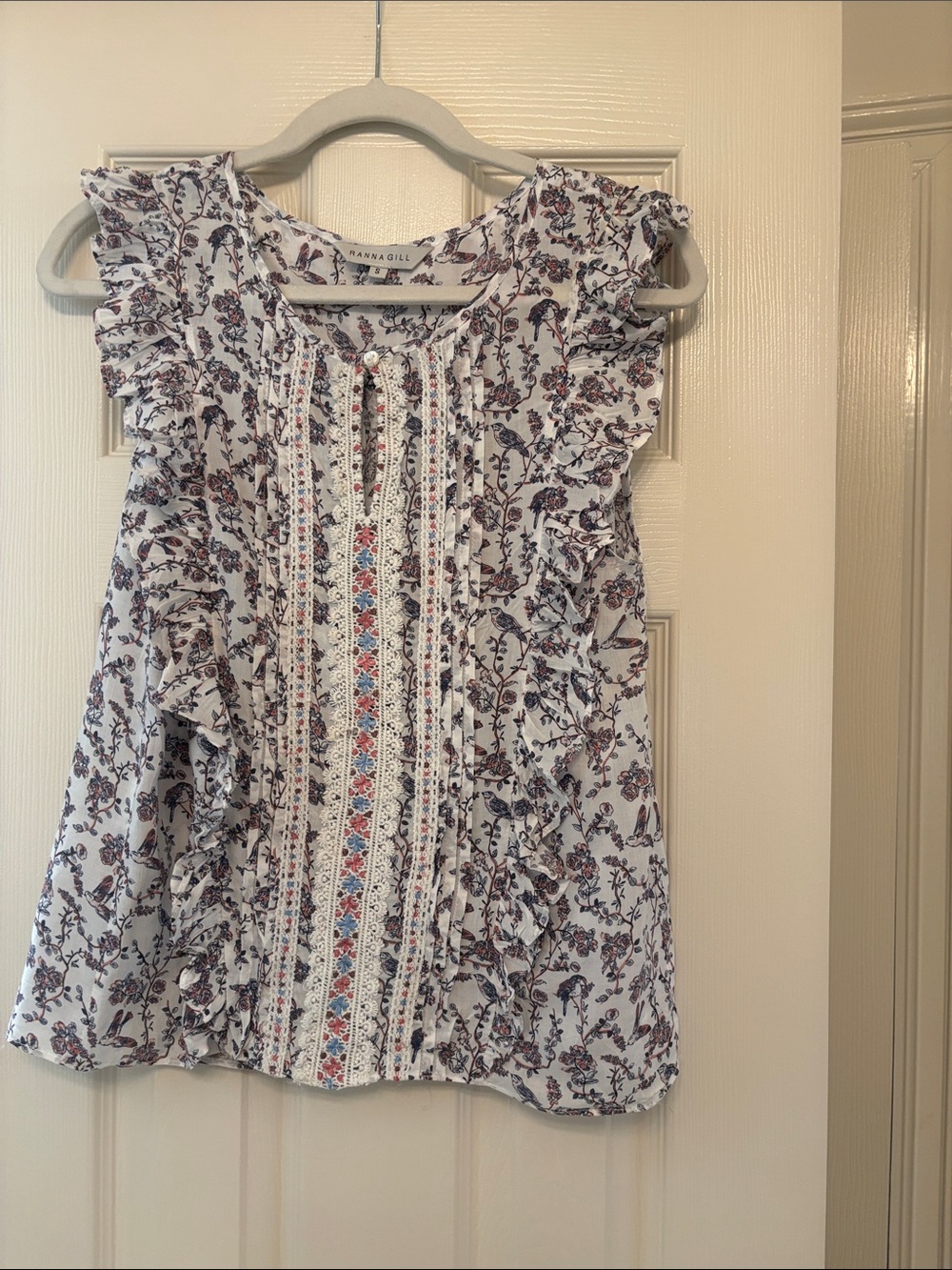 Ranna Gill White Floral Ruffle Front woman’s blouse.